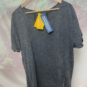 NWT Mens Large - wide neck - long tee